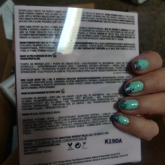 Anastasia Beverly Hills Ombre Brow Kit - Picture 2 of 5